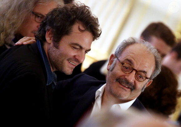 
Le chanteur M (Matthieu Chedid) et son père Louis Chedid - Audrey Azoulay a fait Commandeur de l'ordre des Arts et des Lettres, Louis Chedid dans le salon du Ministère à Paris, le 25 Octobre 2016. © Dominique Jacovides/Bestimage