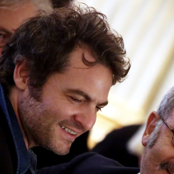 
Le chanteur M (Matthieu Chedid) et son père Louis Chedid - Audrey Azoulay a fait Commandeur de l'ordre des Arts et des Lettres, Louis Chedid dans le salon du Ministère à Paris, le 25 Octobre 2016. © Dominique Jacovides/Bestimage