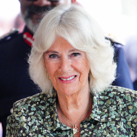 Camilla Parker-Bowles est une reine consort qui n'hésite pas à se mettre sur le devant de la scène quand il le faut. 
La reine Camilla arrive pour une visite afin d'inaugurer le nouveau Dyson Cancer Centre au Royal United Hospitals Bath NHS Foundation Trust, à Combe Park, Bath, Royaume-Uni. Photo by Ben Birchall/PA Wire/ABACAPRESS.COM