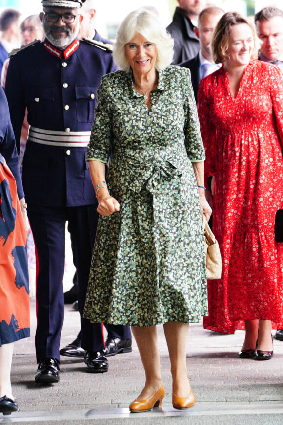 Ce mardi 3 septembre, c'est seule qu'elle s'est rendue au nouveau centre de cancérologie Dyson au Royal United Hospitals de Bath. 
La reine Camilla arrive pour une visite afin d'inaugurer le nouveau Dyson Cancer Centre au Royal United Hospitals Bath NHS Foundation Trust, à Combe Park, Bath, Royaume-Uni, le 3 septembre 2024. Photo by Ben Birchall/PA Wire/ABACAPRESS.COM