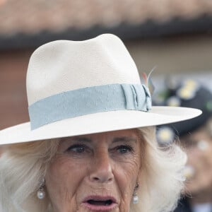 La reine Camilla inaugure le Bustardthorpe Developpment, conçu pour améliorer l'expérience des spectateurs de courses et intégrant la durabilité au coeur de sa conception, avec des réservoirs de récupération d'eau de pluie, des panneaux solaires et un toit végétalisé, lors de la quatrième journée du Sky Bet Ebor Festival à l'hippodrome de York. York, Royaume-Uni, le samedi 24 août 2024. Photo by Julian Simmonds/PA Wire/ABACAPRESS.COM