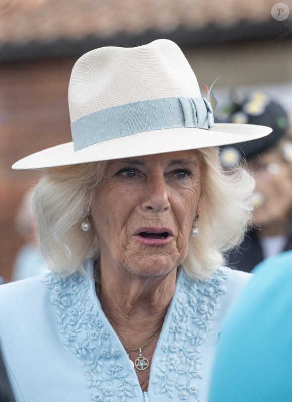 La reine Camilla inaugure le Bustardthorpe Developpment, conçu pour améliorer l'expérience des spectateurs de courses et intégrant la durabilité au coeur de sa conception, avec des réservoirs de récupération d'eau de pluie, des panneaux solaires et un toit végétalisé, lors de la quatrième journée du Sky Bet Ebor Festival à l'hippodrome de York. York, Royaume-Uni, le samedi 24 août 2024. Photo by Julian Simmonds/PA Wire/ABACAPRESS.COM