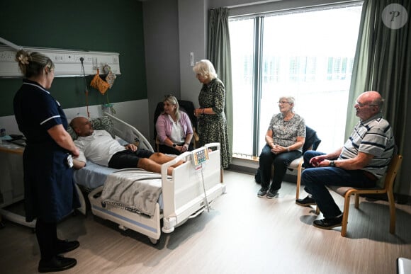 Camilla Parker Bowles, reine consort d'Angleterre inaugure le centre de cancerologie Dyson à Bath, Somerset au Royaume-Uni le 3 septembre 2024. 