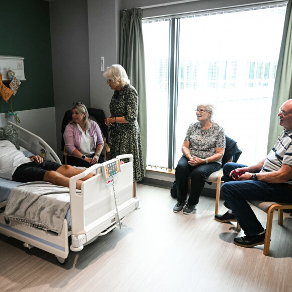 Camilla Parker Bowles, reine consort d'Angleterre inaugure le centre de cancerologie Dyson à Bath, Somerset au Royaume-Uni le 3 septembre 2024. 