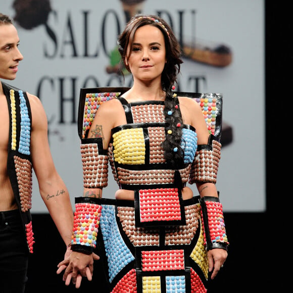 Gregoire Lyonnet et Alizee vetue dune robe creee par le designer Benjamin Bout et chocolatee par Ben Brass et Smarties participe au defile Le Classique Reinvente lors du Salon du Chocolat 2015 a Paris, France le 27 Octobre 2015. Photo by Aurore Marechal/ABACAPRESS.COM