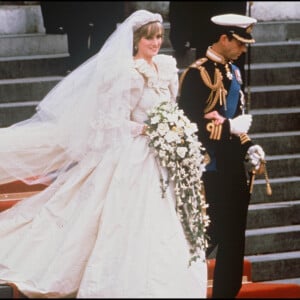 D'après "The Sun", Lady Di avait rédigé "une lettre de souhaits" dans laquelle elle a donné des directives quant à l'avenir de ses bijoux s'il lui arrivait malheur. 
ARCHIVES du mariage de Diana Spencer et de Charles III à Londres en 1981.