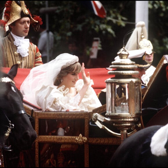  ARCHIVES - La princesse Lady Diana et le prince Charles le jour de leur mariage.