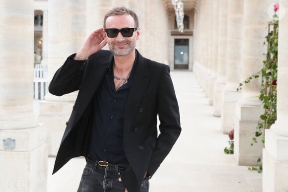 C'est toujours Augustin Trapenard qui en tient les commandes.
Augustin Trapenard - 35ème édition des "Trophées ANDAM" dans les jardins du Palais Royal à Paris, France. © Christophe Clovis / Bestimage