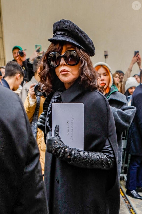 Isabelle Adjani - Arrivées au défilé de mode Haute-Couture Christian Dior au musée Rodin lors de la Fashion Week Printemps-été 2023 de Paris, France, le 23 janvier 2023. © Veeren-Clovis/Bestimage 