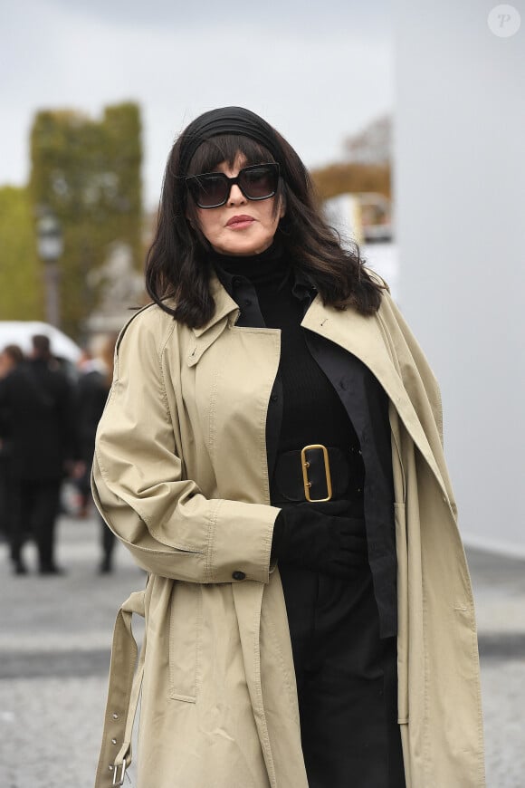 Isabelle Adjani - Célébrités au défilé Dior Collection Femme Prêt-à-porter Printemps/Eté 2023 lors de la Fashion Week de Paris, France, le 27 septembre 2022. © Giancarlo Gorassini/Bestimage 