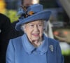 Cadet d'Elizabeth II et du prince Philip, Edward et son épouse Sophie vivent dans à Bagshot Park, un manoir en briques rouges de 120 pièces, dans le Surrey.
La reine Elisabeth II d'Angleterre présente le trophée "Queen Elizabeth II Stakes" lors du "Qipco Champions Day" d'Ascot