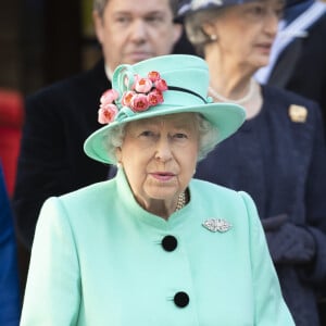 La reine Elisabeth II d'Angleterre inaugure le centre commercial Lexicon à Bracknell le 19 octobre 2018. 