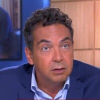 "Il me perturbe..." : Patrick Cohen fait perdre ses moyens à une invitée de C à vous (VIDEO)