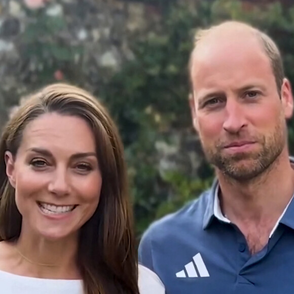 Kate Middleton a pris la parole ce vendredi 6 septembre sur X (ancien Twitter) pour féliciter la nomination du nouveau directeur des Scouts britanniques
Le prince William, prince de Galles, avec une barbe de quelques jours et Catherine (Kate) Middleton, princesse de Galles félicitent les athlètes britanniques dans une vidéo, à l'issue les Jeux Olympiques de Paris2024 (JO). © Instagram / Prince and Princess of Wales via Bestimage 