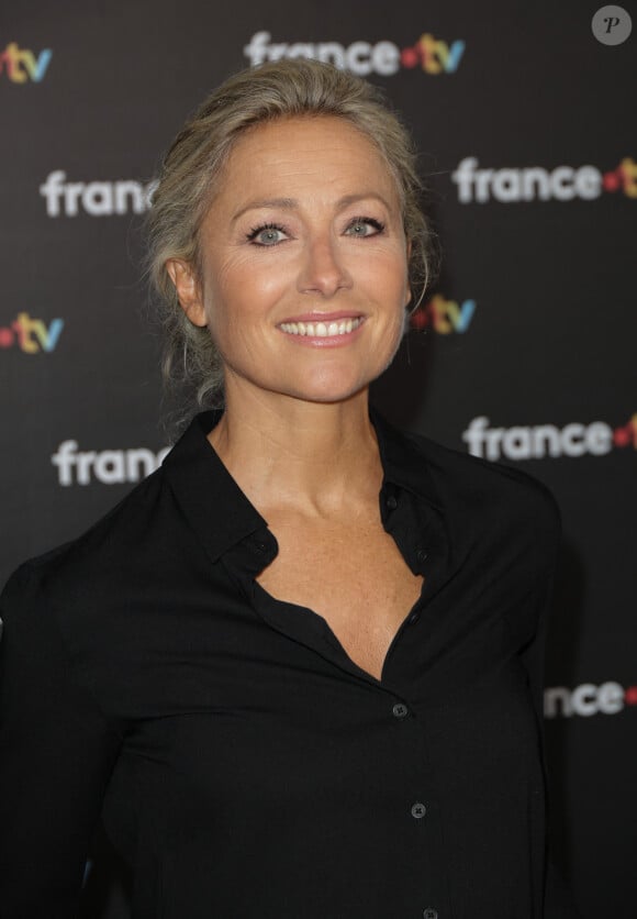 Et pour elle de regretter : "Il y a des gens que je n'ai jamais."
Anne-Sophie Lapix au photocall de la conférence de presse de rentrée de France Télévisions à Paris, France, le 4 septembre 2024. © Coadic Guirec/Bestimage