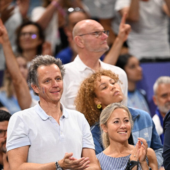 Anne-Sophie Lapix et son mari Arthur Sadoun dans les tribunes de la finale Hommes "France vs Pologne" de volley-ball lors des Jeux Olympiques Paris 2024. Le 10 août 2024 © P.Perusseau-D.Jacovides / Bestimage