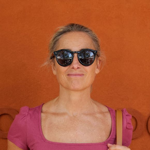 Pour cause, elle est souvent très critiquée
Anne-Sophie Lapix au village lors des Internationaux de France de tennis de Roland Garros 2024, à Paris, France, le 7 juin 2024. © Jacovides-Moreau/Bestimage