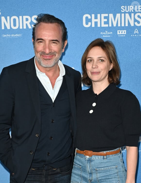 Jean Dujardin et sa femme Nathalie Péchalat - Avant-première du film "Sur les chemins noirs" au cinema UGC Normandie à Paris le 13 mars 2023. © Coadic Guirec/Bestimage 