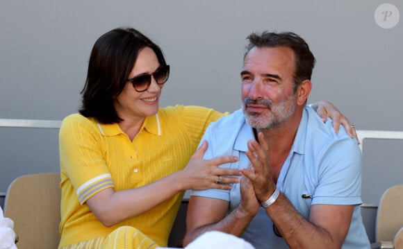 Nathalie Péchalat et Jean Dujardin dans les tribunes lors de la finale hommes des Internationaux de France de tennis de Roland Garros à Paris le 13 juin 2021. © Dominique Jacovides / Bestimage 