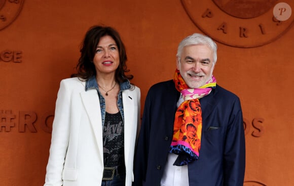 Cathy Bancarel et son compagnon Pascal Praud au village lors des Internationaux de France de tennis de Roland Garros 2024, à Paris, France, le 1er juin. © Jacovides-Moreau/Bestimage 