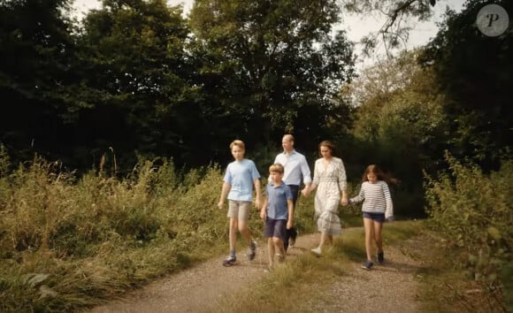 Kate conduit également une voiture en début de film. Une séquence montrant que la princesse est en train de reprendre le contrôle de sa vie.
Kate Middleton en a fini avec la chimiothérapie et annonce dans une vidéo publiées sur les réseaux sociaux le 9 septembre 2024 qu'elle reprend ses activités. © Prince and Princess of Wales Instagram via Bestimage 