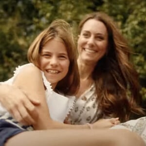 Kate Middleton en a fini avec la chimiothérapie et annonce dans une vidéo publiées sur les réseaux sociaux le 9 septembre 2024 qu'elle reprend ses activités. Traitée pour un cancer dont elle n'a pas dévoilé la nature, la princesse de Galles a publié une vidéo où on la voit notamment entourée du prince William et de leurs enfants, le prince George, la princesse Charlotte et le prince Louis. © Prince and Princess of Wales Instagram via Bestimage 