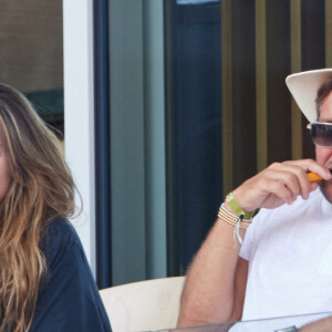 Benjamin Castaldi et sa femme Aurore Aleman en tribunes lors des Internationaux de France de tennis de Roland Garros 2023, à Paris, France, le 9 juin 2023. © Jacovides-Moreau/Bestimage