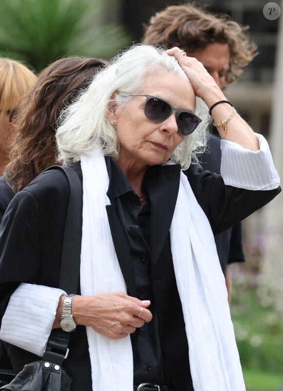 Valérie Laffont, la veuve du défunt - Sortie des obsèques de P.Laffont dans la salle de la Coupole du cimetière du Père-Lachaise à Paris, le 23 août 2024. L'animateur de télévision est décédé le 7 août 2024 à l'âge de 84 ans. © Dominique Jacovides / Bestimage