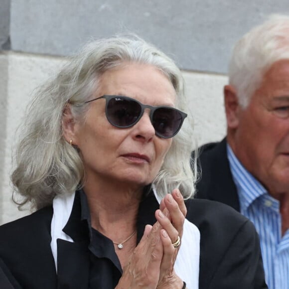 Valérie Laffont, la veuve du défunt - Sortie des obsèques de P.Laffont dans la salle de la Coupole du cimetière du Père-Lachaise à Paris, le 23 août 2024. L'animateur de télévision est décédé le 7 août 2024 à l'âge de 84 ans. © Dominique Jacovides / Bestimage