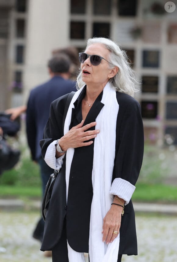 Valérie Laffont, la veuve du défunt - Obsèques de P.Laffont dans la salle de la Coupole du cimetière du Père-Lachaise à Paris, le 23 août 2024. L'animateur de télévision est décédé le 7 août 2024 à l'âge de 84 ans. © Dominique Jacovides / Bestimage