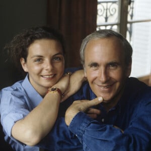 Avant de finalement se remettre ensemble et de nouveau faire "toit commun".
Archives - En France, à Paris, portrait de Patrice LAFFONT avec sa compagne Valérie chez eux souriant de face, l'un contre l'autre. . © Alain Canu via Bestimage