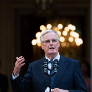 Le premier ministre Michel Barnier - Le nouveau Premier ministre M.Barnier et le Premier ministre sortant G.Attal lors de la cérémonie de passation des pouvoirs à l'hôtel Matignon à Paris le 5 septembre 2024. © Jeanne Accorsini / Pool / Bestimage 