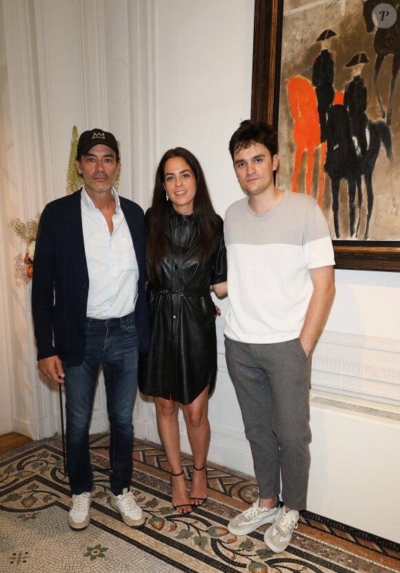 Exclusif - Anthony Delon, Anouchka Delon et Alain-Fabien Delon au cocktail à l'issue de la conférence de presse pour la vente de la collection Alain Delon chez Bonhams Cornette de Saint Cyr à Paris le 19 juin 2023. © Coadic Guirec/Bestimage