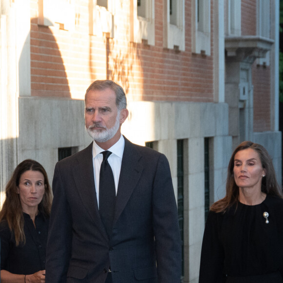 Alors même que celle-ci était déjà mariée au roi Felipe VI. Des allégations que la famille royale n'a jamais voulu commenter.
Le roi Felipe VI et la reine Letizia - Arrivées de la famille royale d'Espagne aux obsèques de Fernandez de Araoz à Madrid. Le 9 septembre 2024 