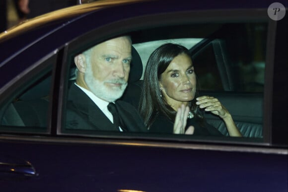 Le roi Felipe VI et la reine Letizia - La famille royale d'Espagne à la sortie des obsèques de Juan Gomez-Acebo en la cathédrale Castrense à Madrid. Le 8 septembre 2024 