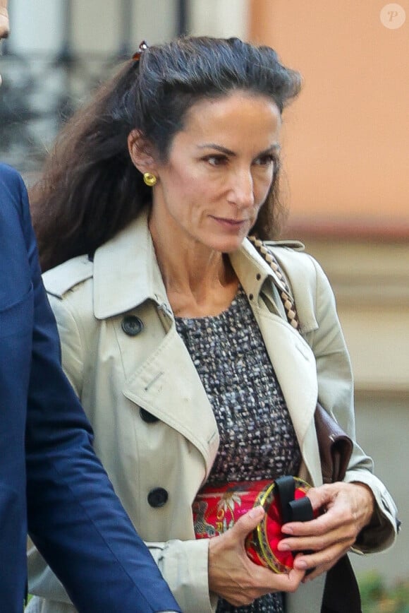 Telma Ortiz (la soeur de Letizia) se promène avec des amis à Madrid, le 25 octobre 2022, jour de son anniversaire (49 ans). 