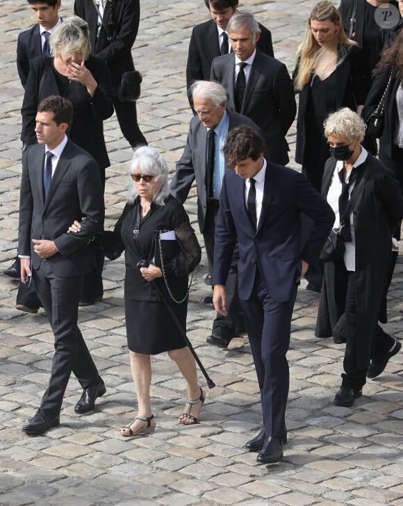 Elodie Constantin (première femme), Victor et Alessandro ( fils de Paul) avec sa compagne Meline,, Alain Belmondo (frère), Muriel Belmondo (soeur), Luana, Paul lors de la cérémonie d'hommage national à Jean-Paul Belmondo à l'Hôtel des Invalides à Paris, France, le 9 septembre 2021. © Dominique Jacovides/Bestimage 