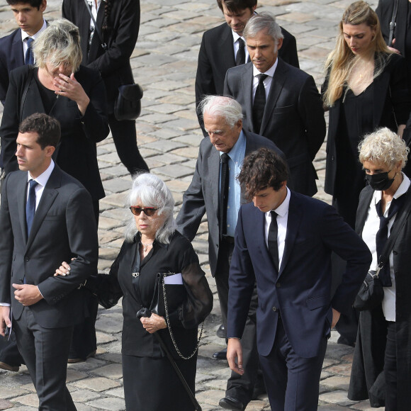 Elodie Constantin (première femme), Victor et Alessandro ( fils de Paul) avec sa compagne Meline,, Alain Belmondo (frère), Muriel Belmondo (soeur), Luana, Paul lors de la cérémonie d'hommage national à Jean-Paul Belmondo à l'Hôtel des Invalides à Paris, France, le 9 septembre 2021. © Dominique Jacovides/Bestimage 