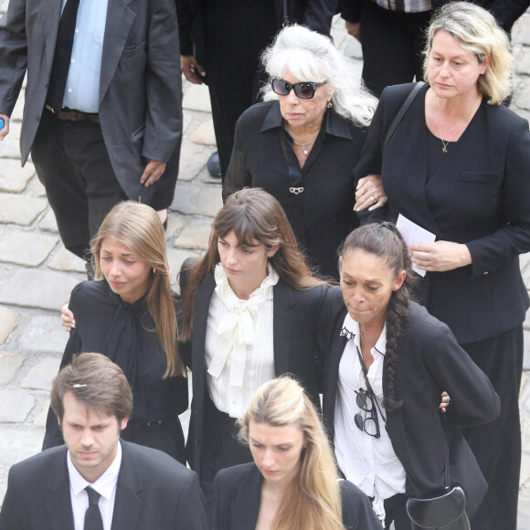 Victor, Alessandro avec sa compagne Meline, Stella, Annabelle, Elodie Constantin et Luana lors de la cérémonie d'hommage national à Jean-Paul Belmondo à l'Hôtel des Invalides à Paris, France, le 9 septembre 2021. © Dominique Jacovides/Bestimage 