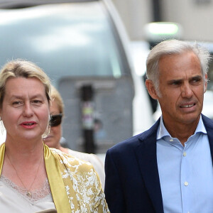 Son ex-femme, Luana, pourtant en froid avec lui, a elle aussi tenu à faire ses adieux à son ex belle-mère
No Web - Paul Belmondo et sa femme Luana - Mariage de Claude Lelouch à la mairie du 18ème à Paris. Le 17 juin 2023