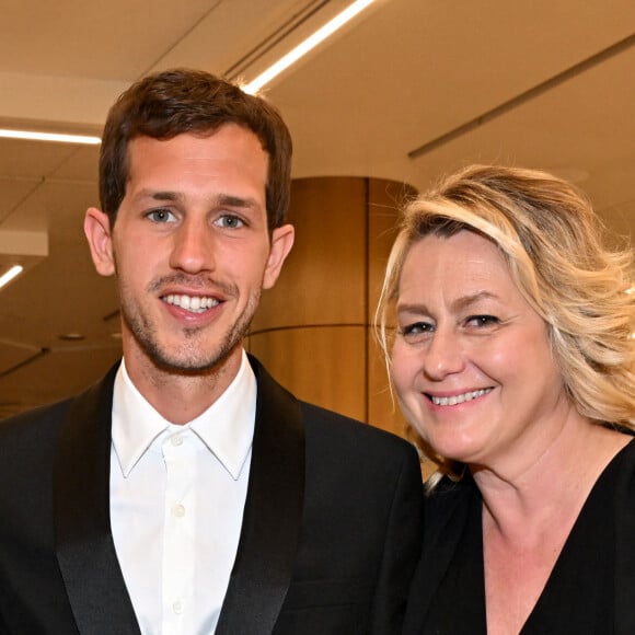 Victor Belmondo, qui a reçu un Espoir Award, et sa mère Luana durant la soirée de clôture du 20eme Monte Carlo Film Festival de la Comédie, au Grimaldi Forum à Monaco. Le 29 avril 2023. © Bruno Bebert / Bestimage Le Monte Carlo Film Festival de la Comédie est un festival international entièrement dédié à la comédie. Chaque année, cet événement bénéficie de la participation de personnalités du monde de la comédie et du divertissement international, de grands réalisateurs et artistes de renommée mondiale. Ce festival a été conçu et est dirigé par E.Greggio.  Closing ceremony of the 20th Monte Carlo Film Comedy Festival, at the Grimaldi Forum, in Monaco. On April 29th 2023