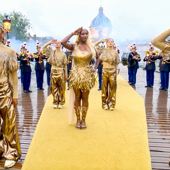 Aya Nakamura chante lors de la cérémonie d'ouverture des Jeux Olympiques (JO) de Paris 2024, à Paris, France, le 26 juillet 2024. 