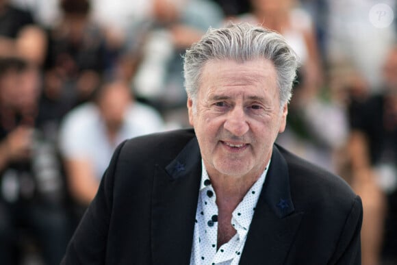 Le comédien mène un quotidien apaisé dans une grande bâtisse, appelée, "la maison des hippies"
Daniel Auteuil au Photocall Le Fil dans le cadre du 77ème Festival International du Film de Cannes à Cannes, France, le 22 mai 2024. Photo par Aurore Marechal/ABACAPRESS.COM