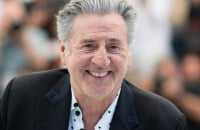 Daniel Auteuil mène une vie paisible au pied des Alpilles avec sa femme Aude et  leur fils Zach, dans une "maison d'artistes"