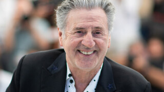 Daniel Auteuil mène une vie paisible au pied des Alpilles avec sa femme Aude et  leur fils Zach, dans une "maison d'artistes"