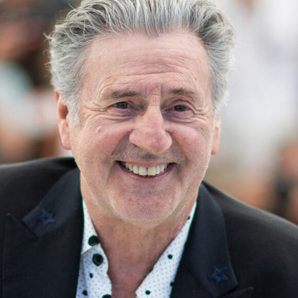 Daniel Auteuil a réalisé Le Fil, son nouveau long-métrage dans lequel il incarne le rôle principal
Daniel Auteuil au Photocall Le Fil dans le cadre du 77ème Festival International du Film de Cannes à Cannes. Photo par Aurore Marechal/ABACAPRESS.COM
