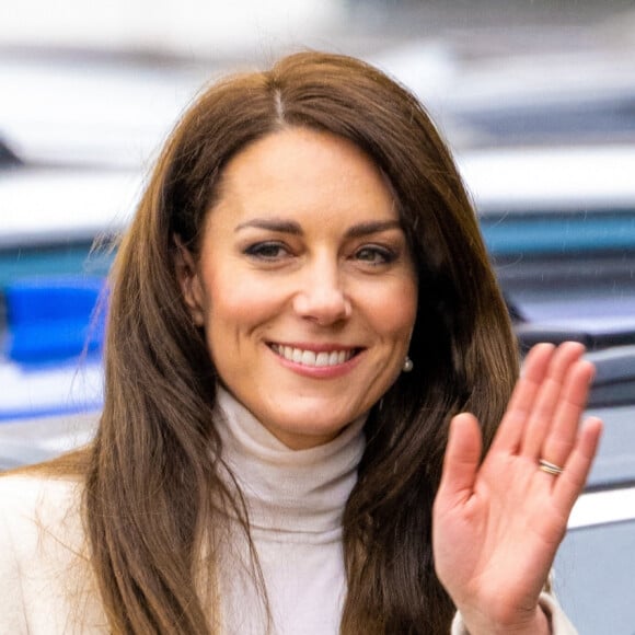 Une vidéo sans grande surprise longuement scrutée. Et l'experte du langage corporel, Nicole Moore, émet quelques alertes sur le comportement du prince William. 
Kate Middleton