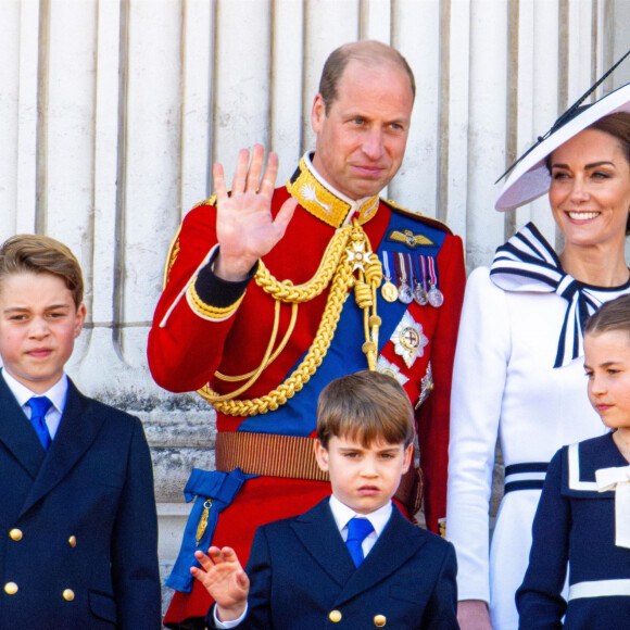 La princesse de Galles et le prince William accompagnés de leurs trois enfants, les princes George et Louis ainsi que la princesse Charlotte