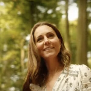 Kate Middleton en a fini avec la chimiothérapie et annonce dans une vidéo publiées sur les réseaux sociaux le 9 septembre 2024 qu'elle reprend ses activités. Traitée pour un cancer dont elle n'a pas dévoilé la nature, la princesse de Galles a publié une vidéo où on la voit notamment entourée du prince William et de leurs enfants, le prince George, la princesse Charlotte et le prince Louis. © Prince and Princess of Wales Instagram via Bestimage