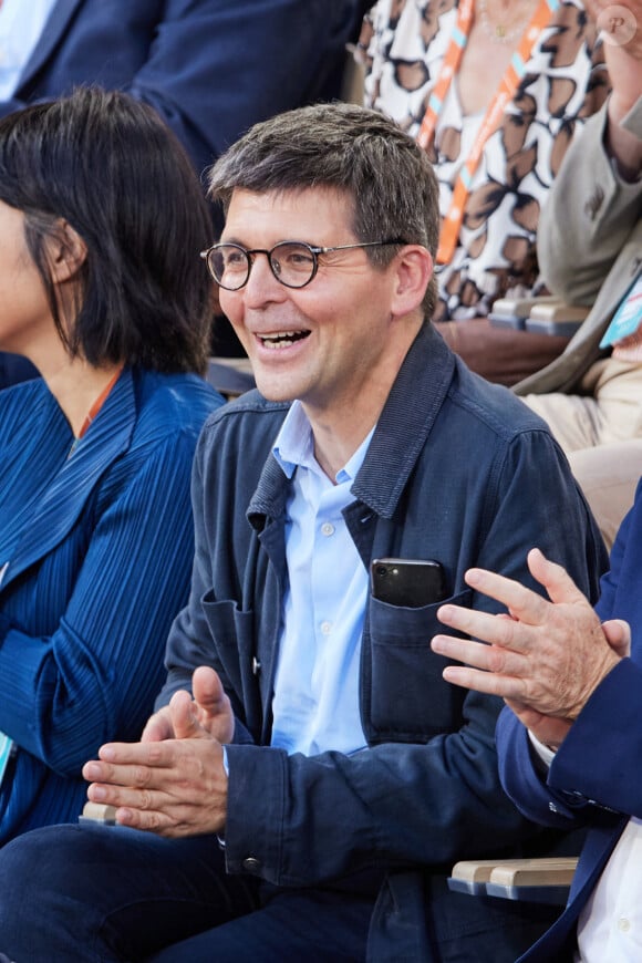 Thomas Sotto en tribunes lors des Internationaux de France de tennis de Roland Garros 2023, à Paris, France, le 6 juin 2023. © Jacovides-Moreau/Bestimage